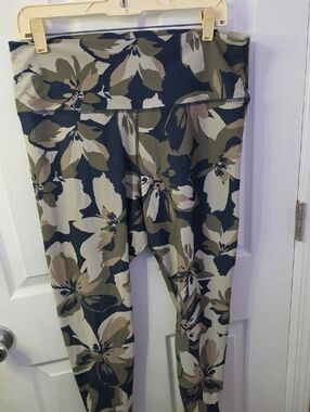 💞3/$24💞 Old Navy Active Olive Multi Floral High-Waist Leggings Size XL